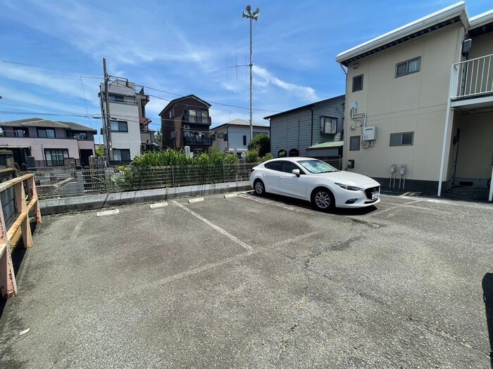 物件外観写真2　(駐車場)