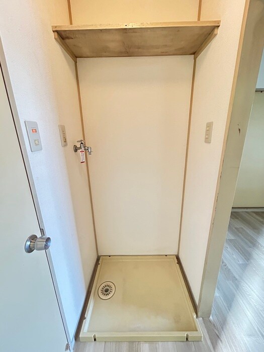 物件内観写真11　(洗濯機置場)