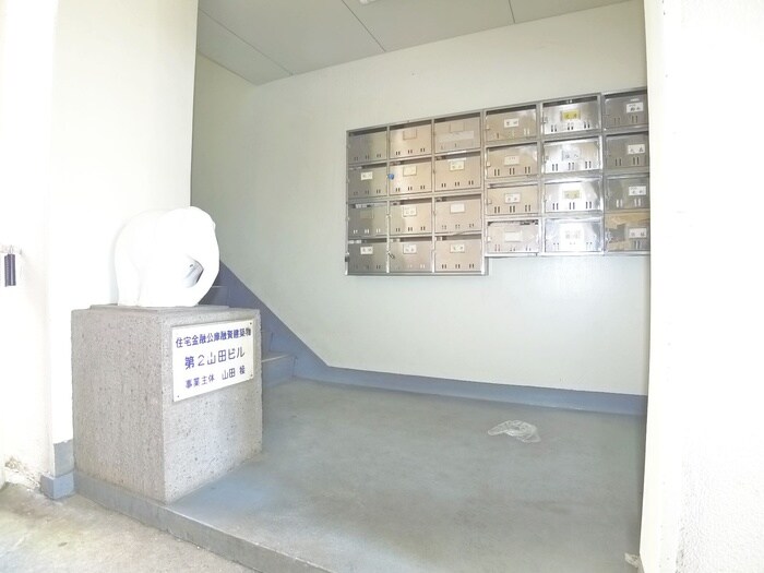 物件外観写真4　(エントランス部分)