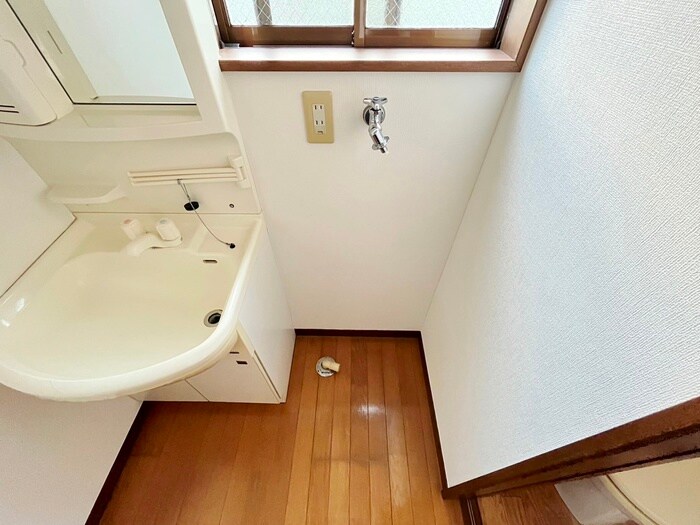 物件内観写真15　(洗濯機置場)