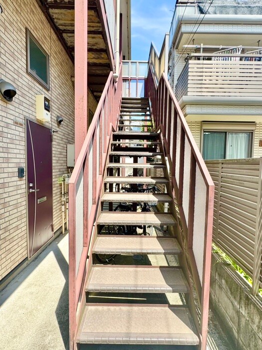 物件外観写真3　(エントランス部分)