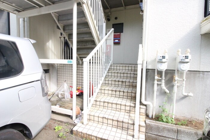 物件外観写真4　(エントランス部分)