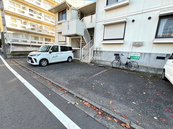 物件外観写真5　(駐車場)