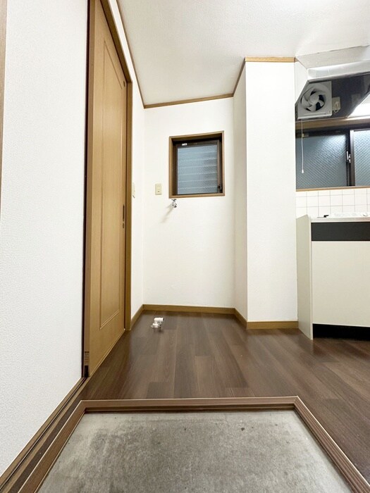 物件内観写真4　(玄関)