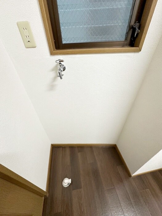 物件内観写真12　(洗濯機置場)