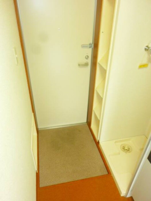 物件内観写真16　(玄関)