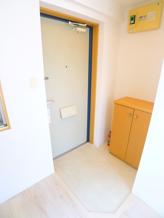 物件内観写真16　(玄関)