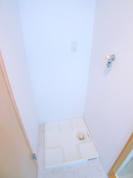 物件内観写真18　(洗濯機置場)