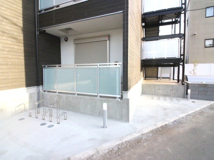 物件外観写真5　(駐輪場)