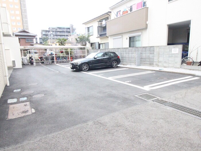 物件外観写真2　(駐車場)