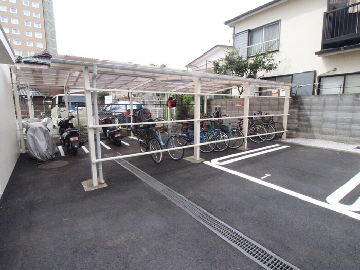 物件外観写真3　(駐輪場)