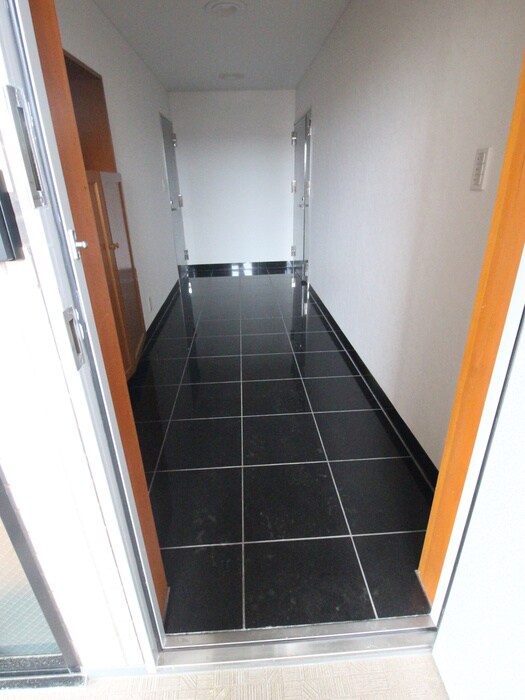 物件内観写真17　(玄関)