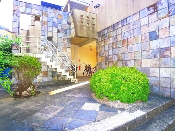 物件外観写真1　(エントランス部分)