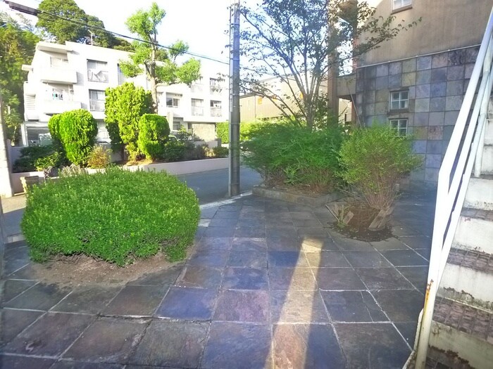 物件外観写真4　(エントランス部分)