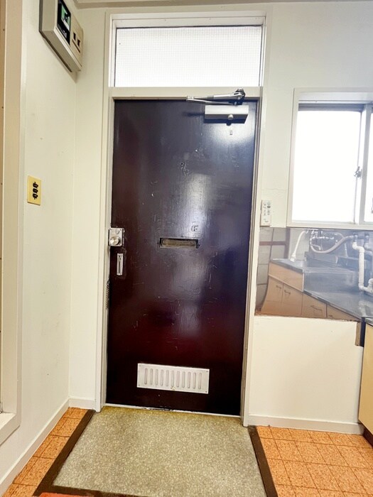 物件内観写真18　(玄関)