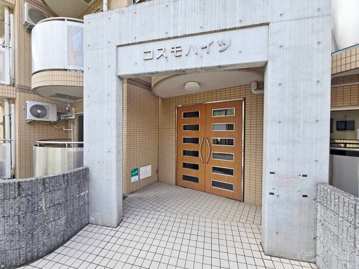 物件外観写真2　(エントランス部分)