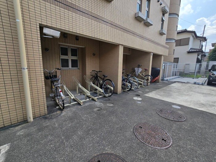 物件外観写真6　(駐輪場)