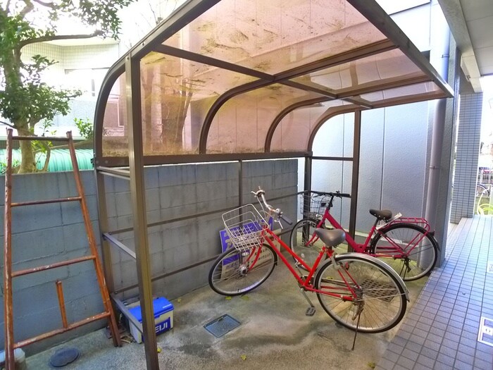 物件外観写真4　(駐輪場)