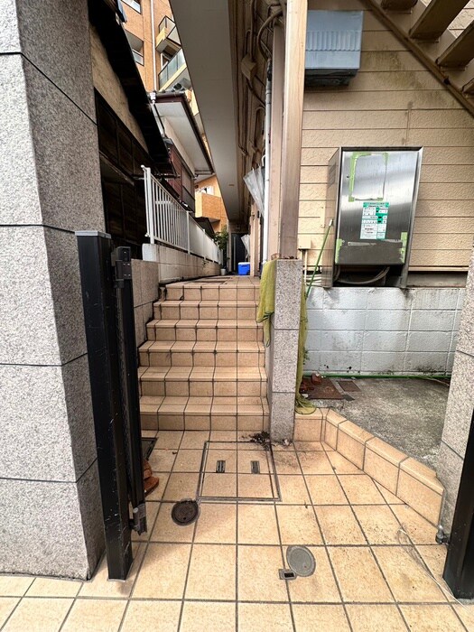 物件外観写真5　(エントランス部分)