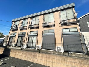 ﾒｲﾝｼﾃｨｶﾞｰﾃﾞﾝ ﾚｼﾞﾃﾞﾝｽ吉川外観写真
