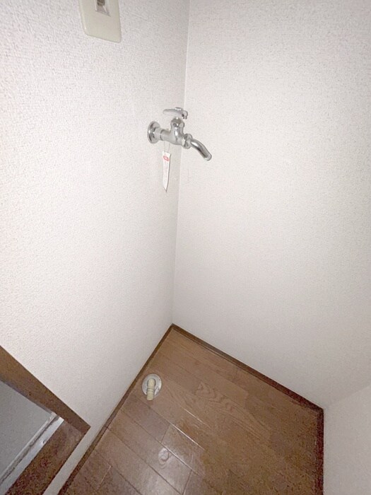 物件内観写真14　(洗濯機置場)