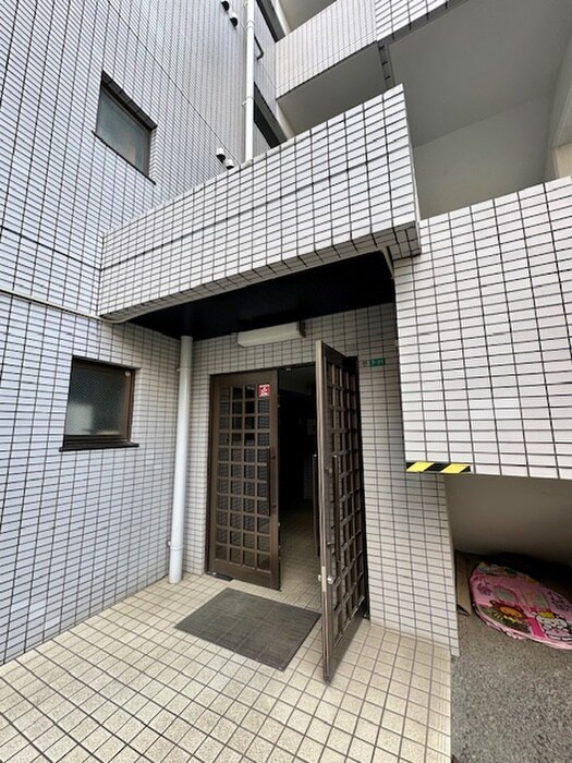 物件外観写真4　(エントランス部分)