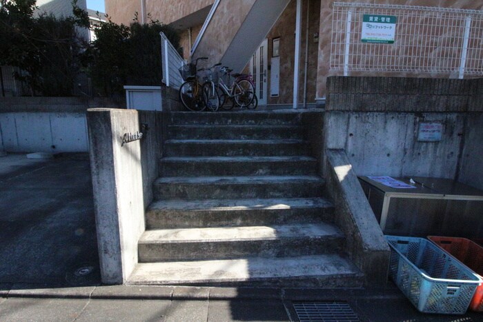 物件外観写真5　(エントランス部分)