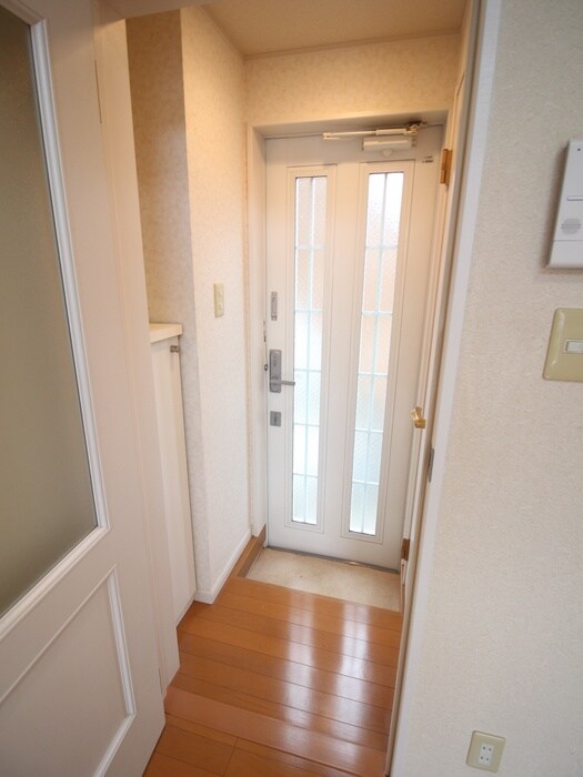 物件内観写真18　(玄関)