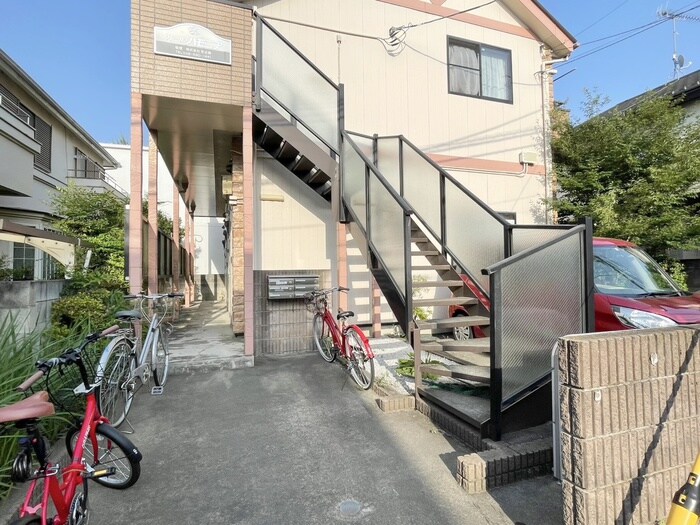 物件外観写真3　(エントランス部分)