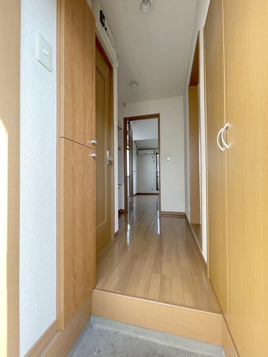 物件内観写真18　(玄関)