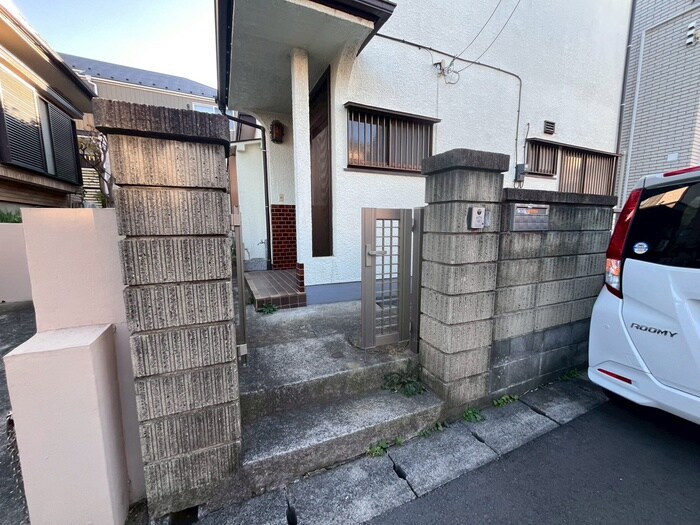 物件外観写真2　(エントランス部分)