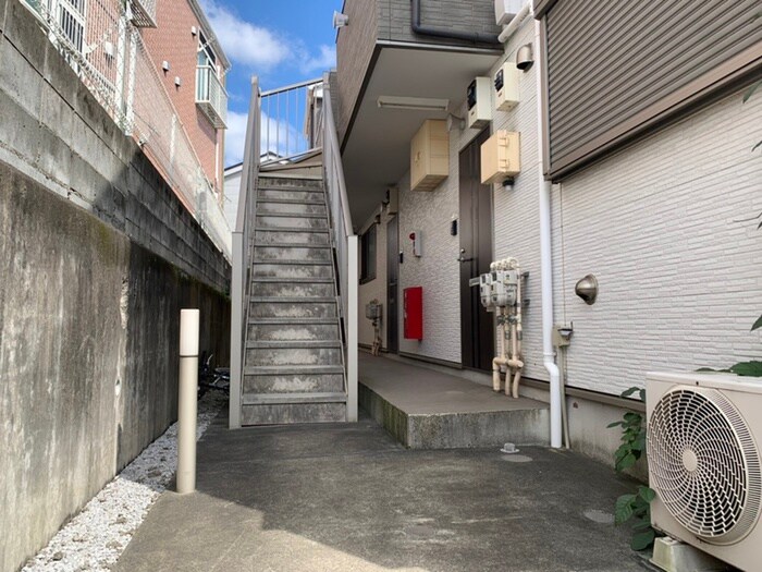 物件外観写真5　(エントランス部分)