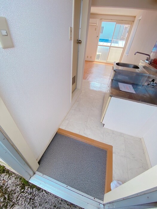 物件内観写真14　(玄関)