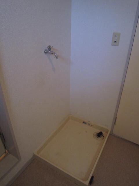 物件内観写真10　(洗濯機置場)