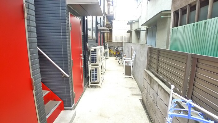 物件外観写真5　(エントランス部分)