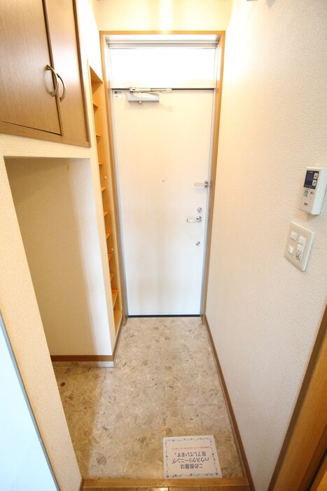 物件内観写真7　(玄関)