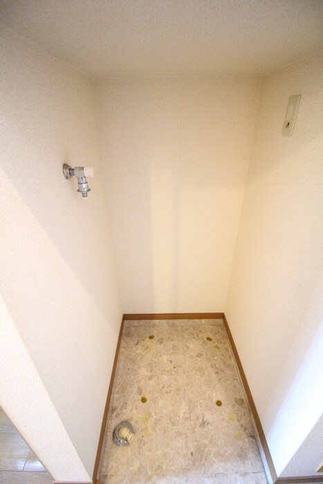 物件内観写真12　(洗濯機置場)