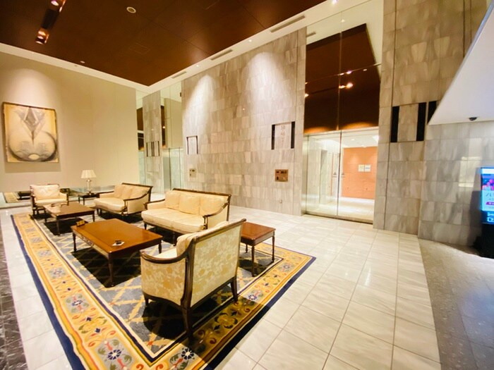 物件外観写真6　(エントランス部分)