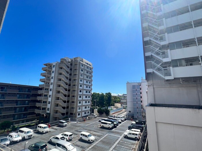 物件内観写真16　(室内からの展望)