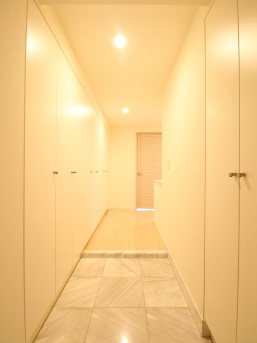 物件内観写真18　(玄関)