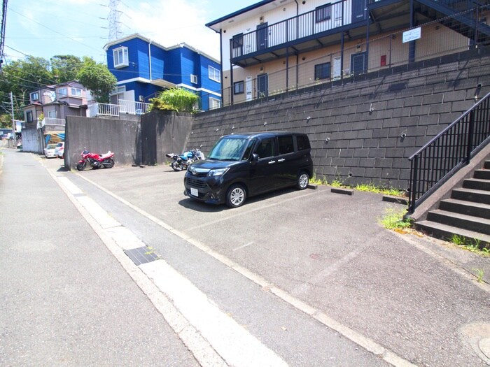 物件外観写真4　(駐車場)