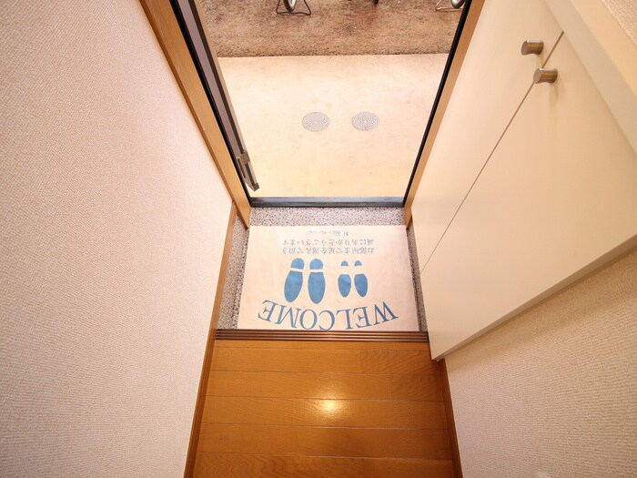 物件内観写真7　(玄関)