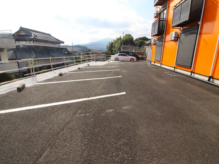 物件外観写真5　(駐車場)