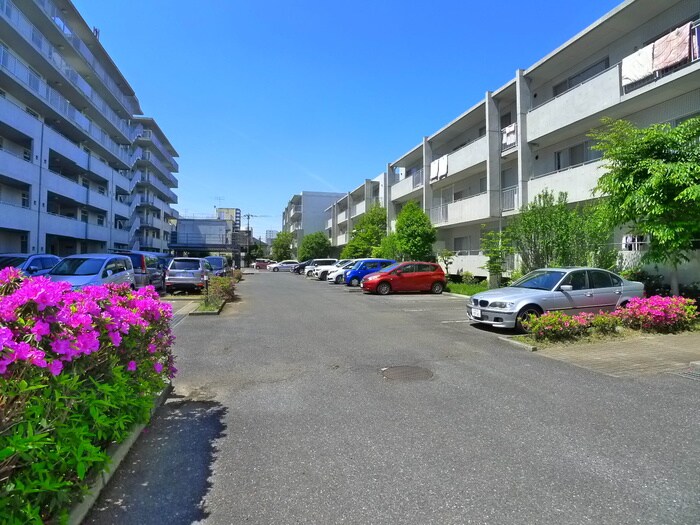 物件外観写真2　(駐車場)