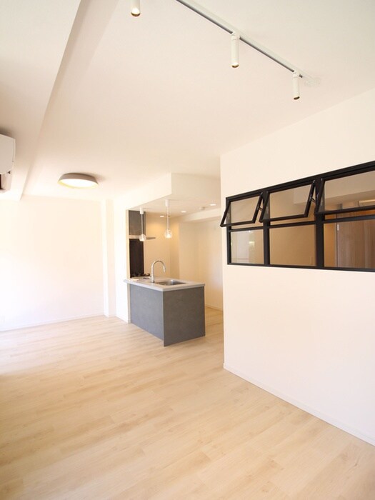 物件内観写真7　(室内からの展望)