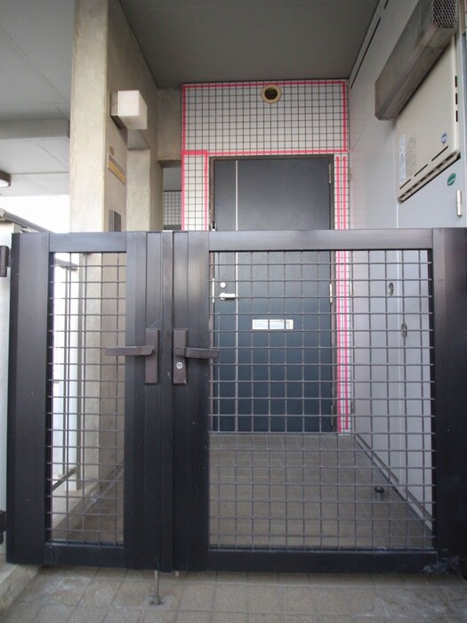 物件内観写真16　(玄関)