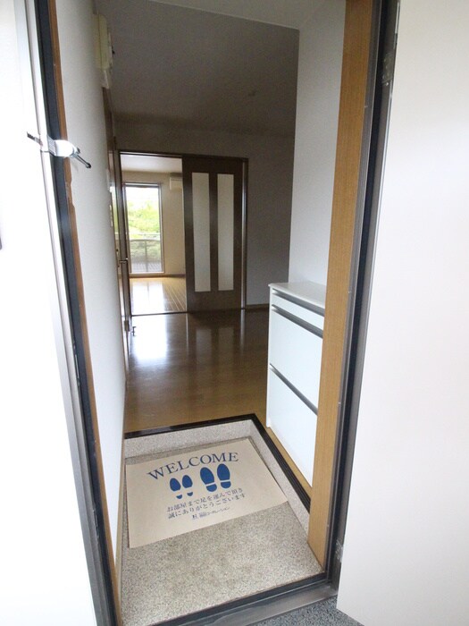 物件内観写真7　(玄関)