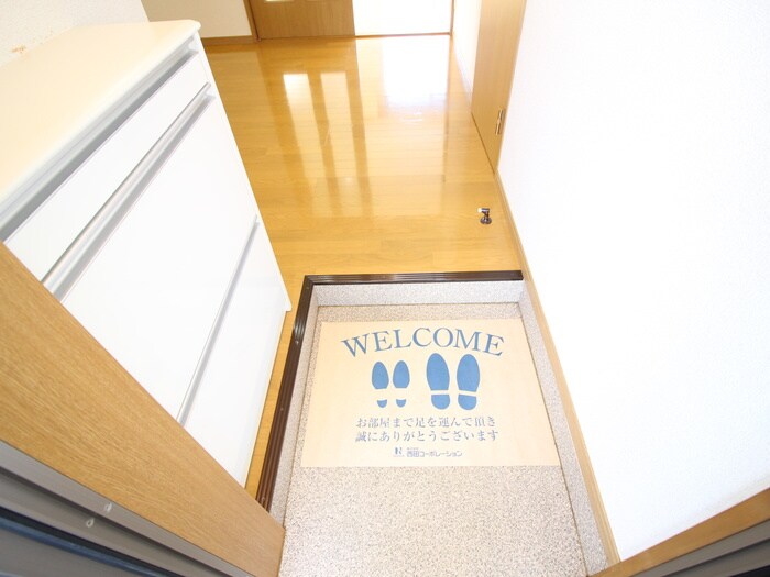 物件内観写真7　(玄関)