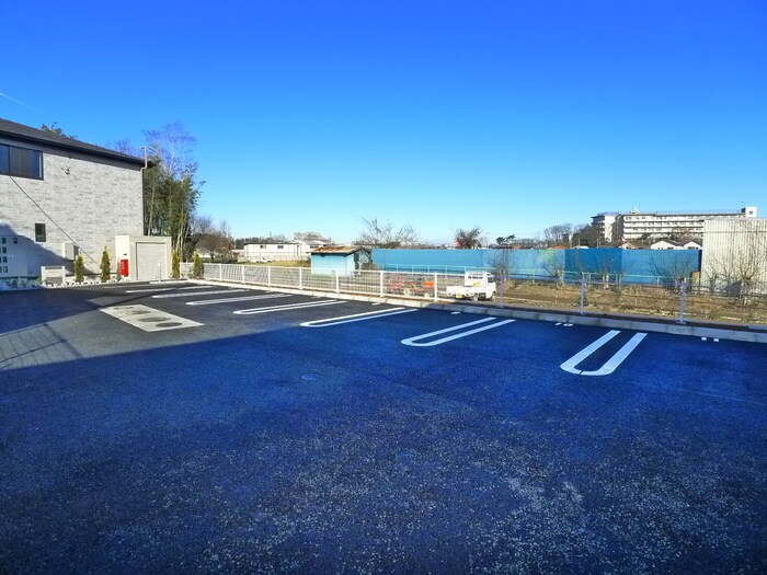 物件外観写真5　(駐車場)