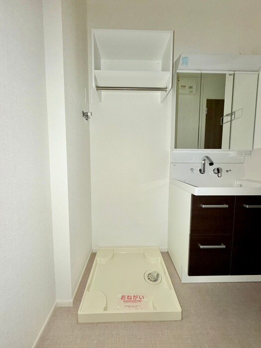 物件内観写真11　(洗濯機置場)